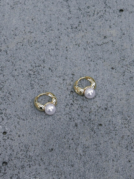 Gold pearl ring earring