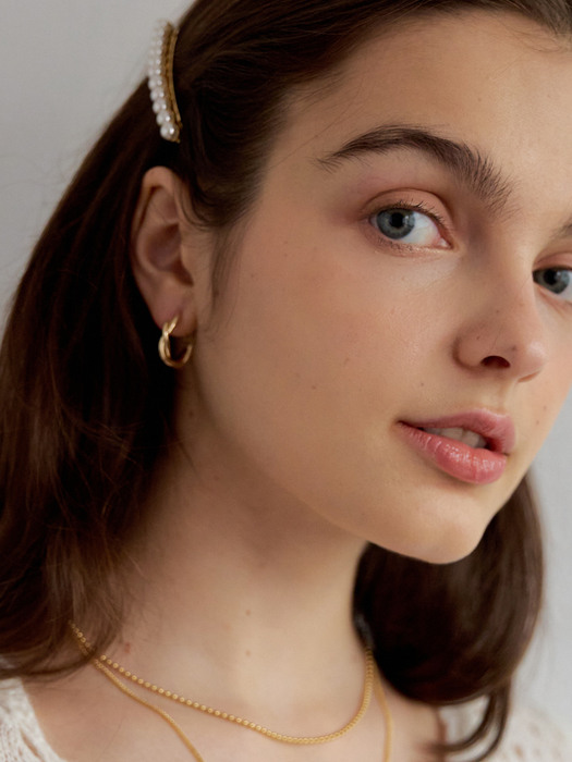 simple gold earring