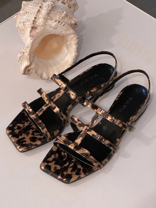 [단독]3ribbon (W square) strap Sandal Leopard