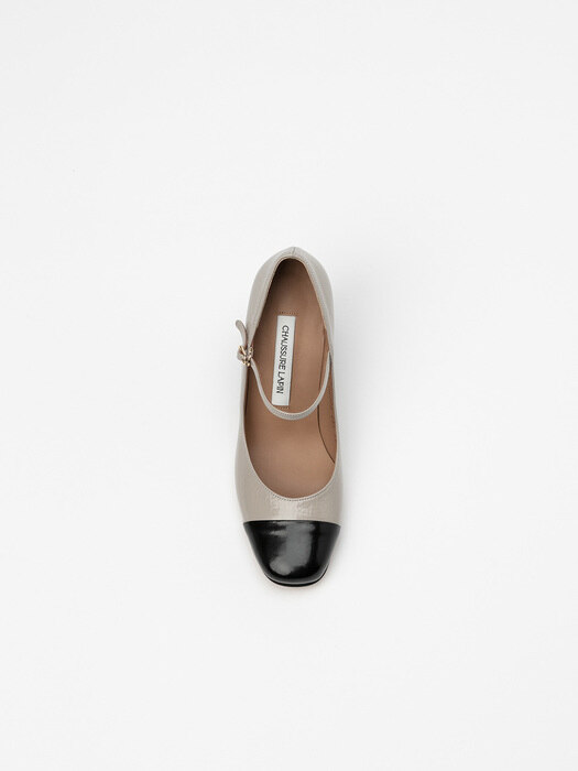 Aria Maryjane Pumps in Wrinkled Dove Gray Box with Wrinkled Black Box