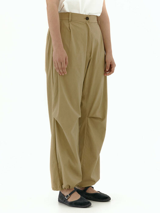 SIDE TUCK  POINT CHINO PANTS (2COLORS)