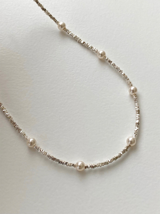 Salty pearl necklace