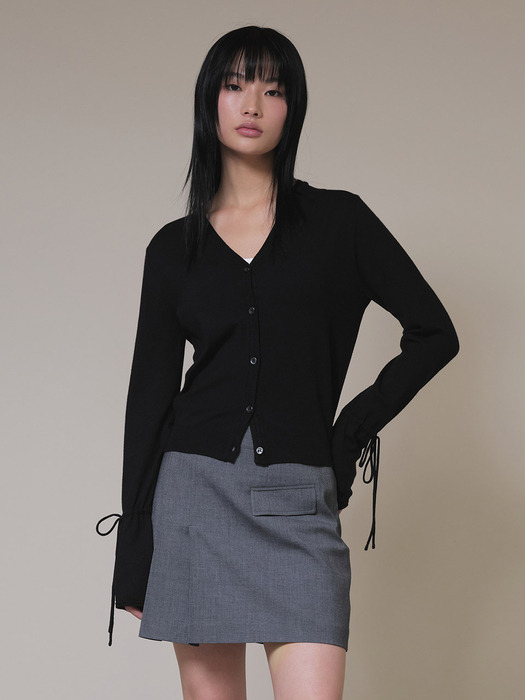 Button V-neck Knit Cardigan in Black VK4SD071-10