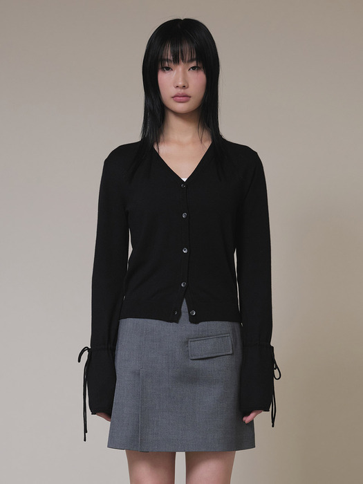 Button V-neck Knit Cardigan in Black VK4SD071-10