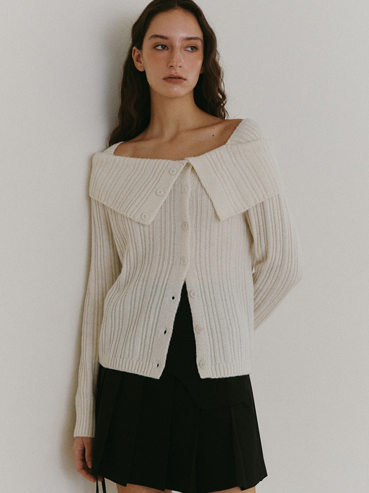 comos 1233 button off-shoulder knit cardigan (ivory)