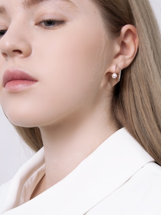 Hexagon plus pearl earring