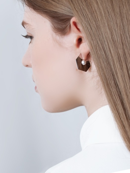 Hexagon plus pearl earring