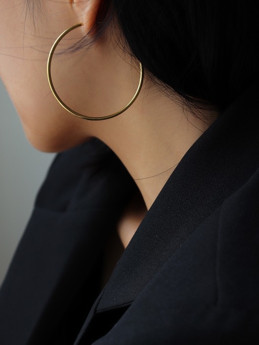 Simple ring earring