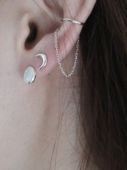 Middle chain earcuff