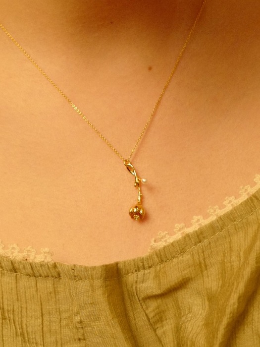 camellia necklace