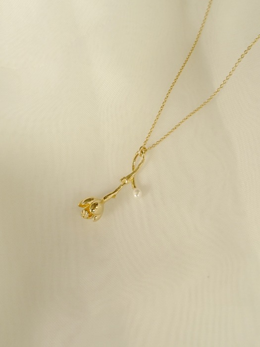 camellia necklace