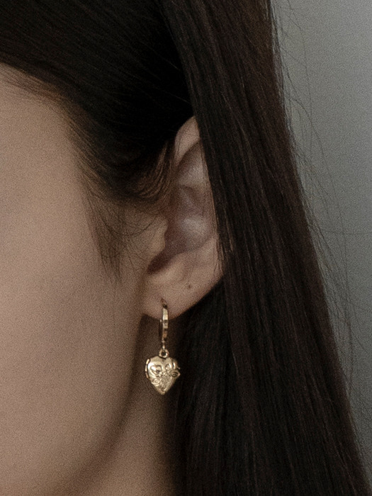 Secret Amor Earrings