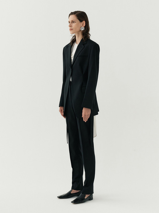 FW20 TAILORED BLAZER WITH FITTED WAIST AND BELT - BLACK