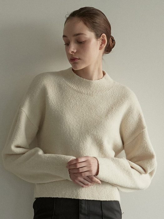 OU528 alpaca half neck knit (cream)