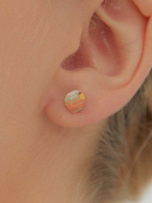 2021 PANTONE stratum pearl earring (OR)