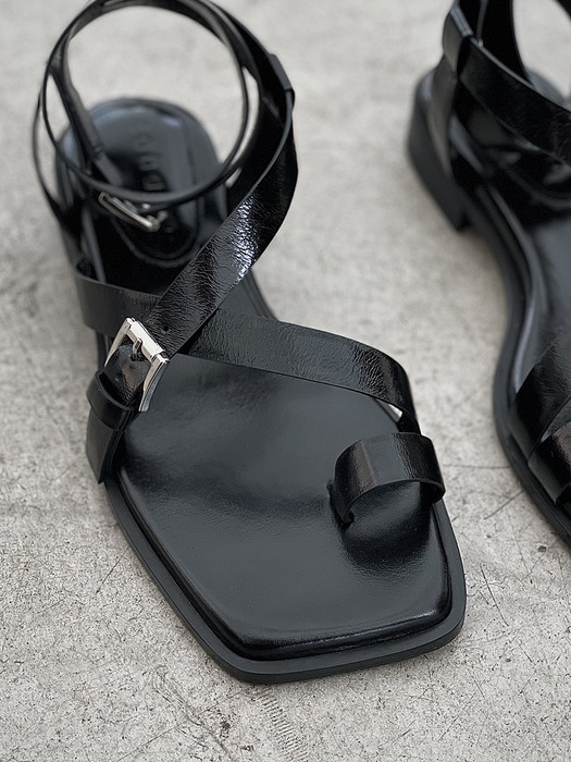 Root strap sandals - black