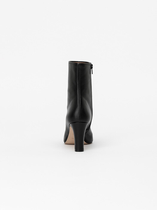 Narel Boots in Regular Black