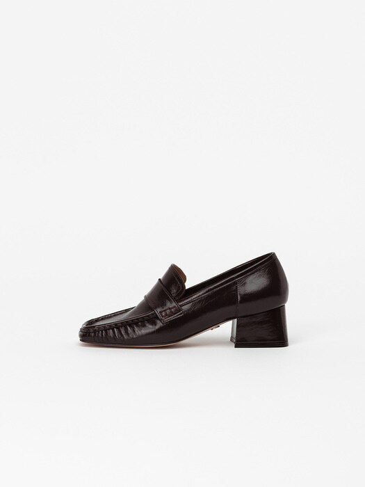 Alison Soft Loafers in Wrinkled Chocolate Brown