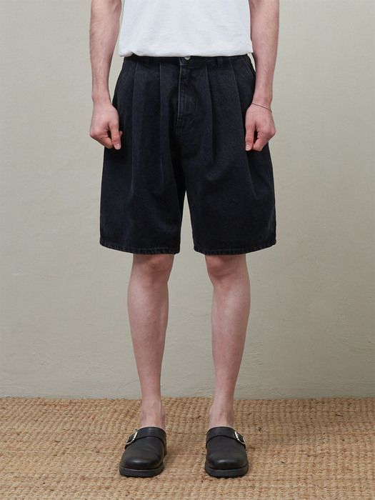 WIDE TWO TUCK DENIM SHORTS_BLACK