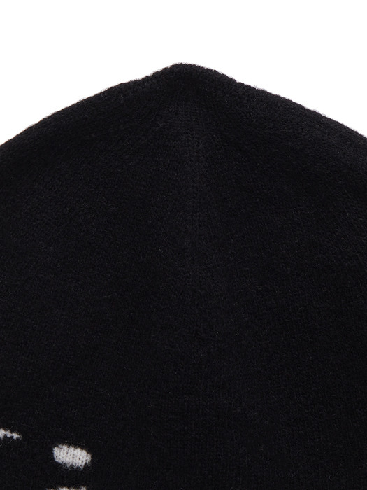 LOGO JACQUARD SHORT BEANIE IN BLACK