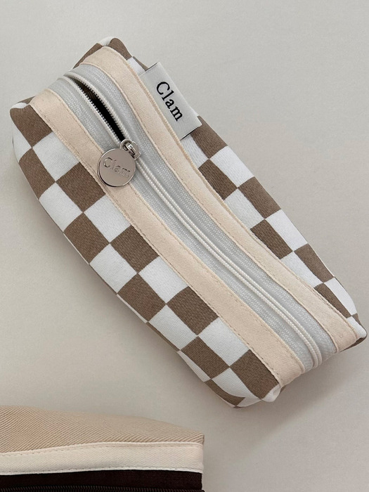 Clam round pencilcase _ Checkerboard mocha