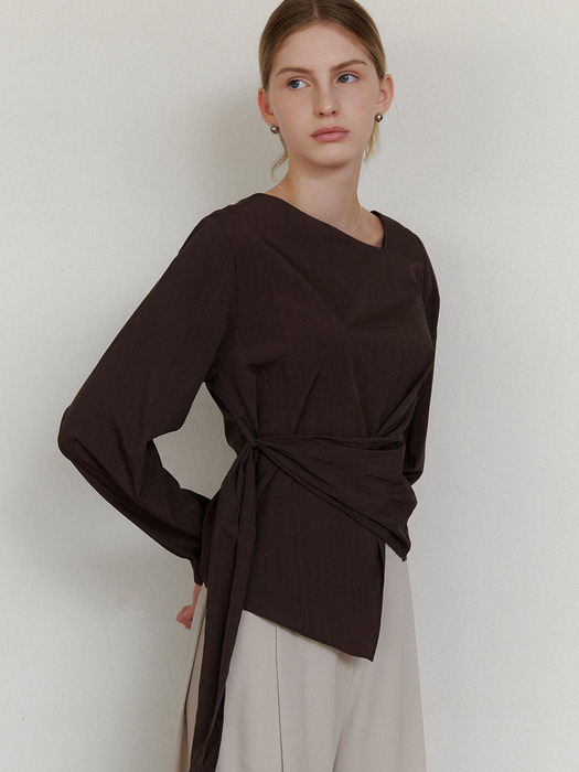 comos 1214 unbalance wrap blouse (brown)