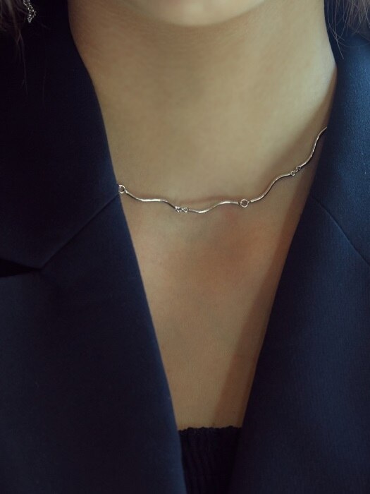 [SILVER] WAVE NECKLACE (WHITE)