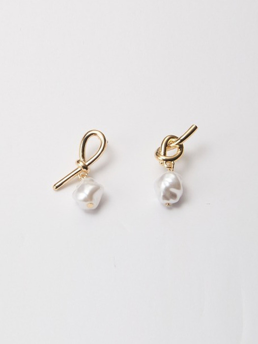 KNOT PEARL POST EARRING