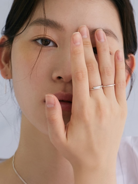 Off White Simpe Bar Ring
