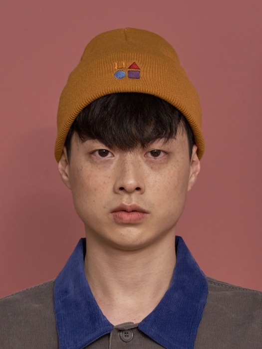 FIGURE LOGO BEANIE / MUSTARD