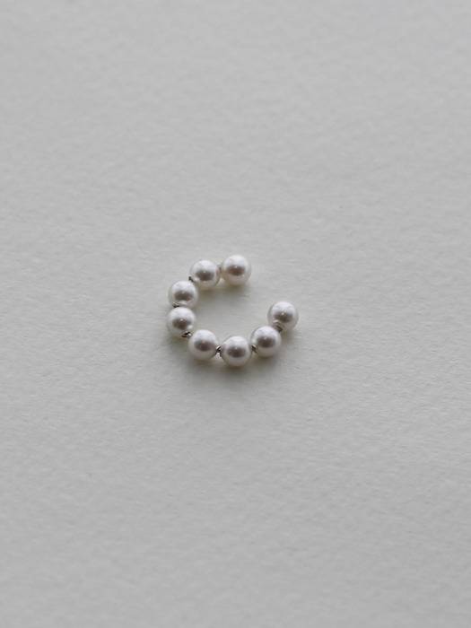 Round pearl earcuff (white)
