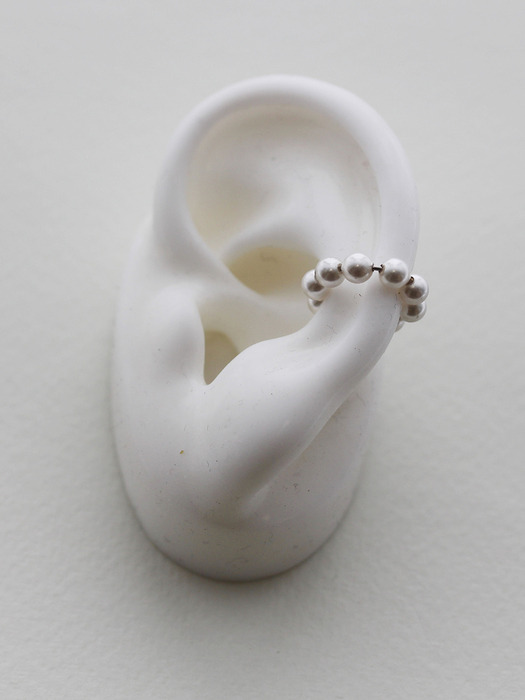 Round pearl earcuff (white)