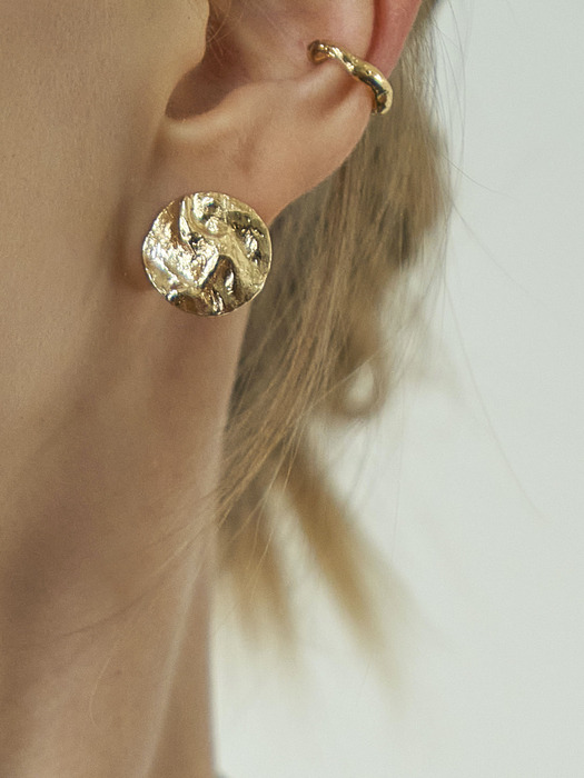 FLOW` Coin Pendant Earring