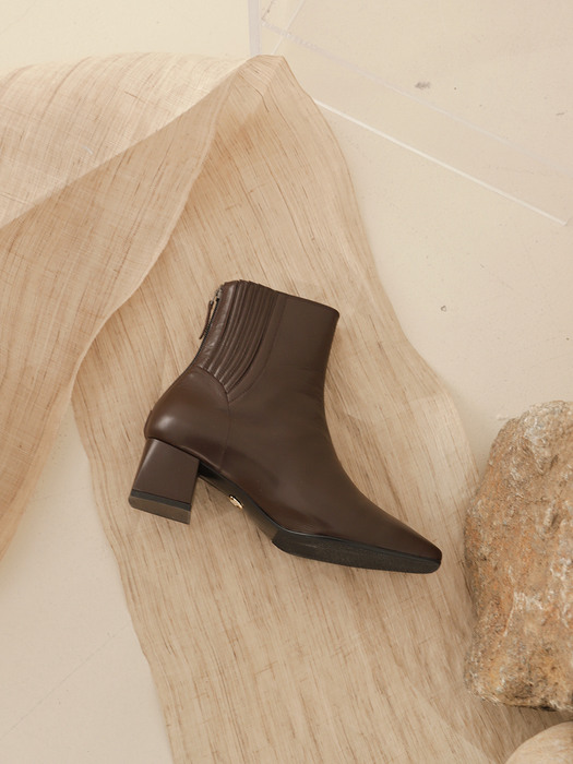 Accordion ankle boots / brown