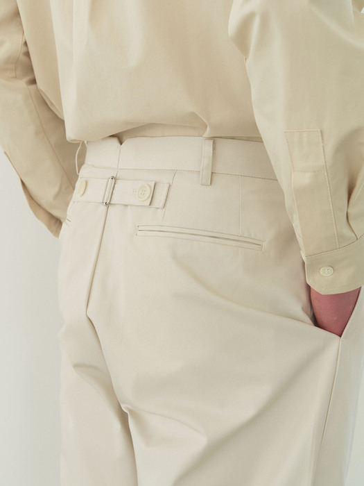 tuck curved chino pants (ivory)