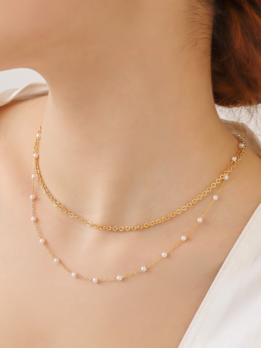 simple pearl layered necklace
