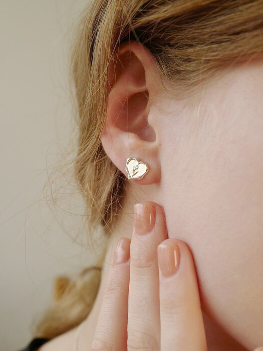 melting heart tulip earring