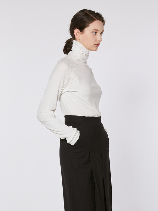 TOF RIBBED TURTLENECK TOP IVORY