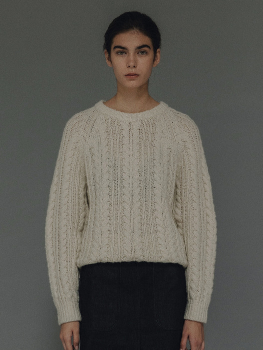Cable weekend round pullover (Ivory)