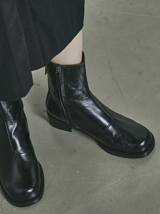 VOLUME SQUARE ANKLE BOOTS[BLACK]