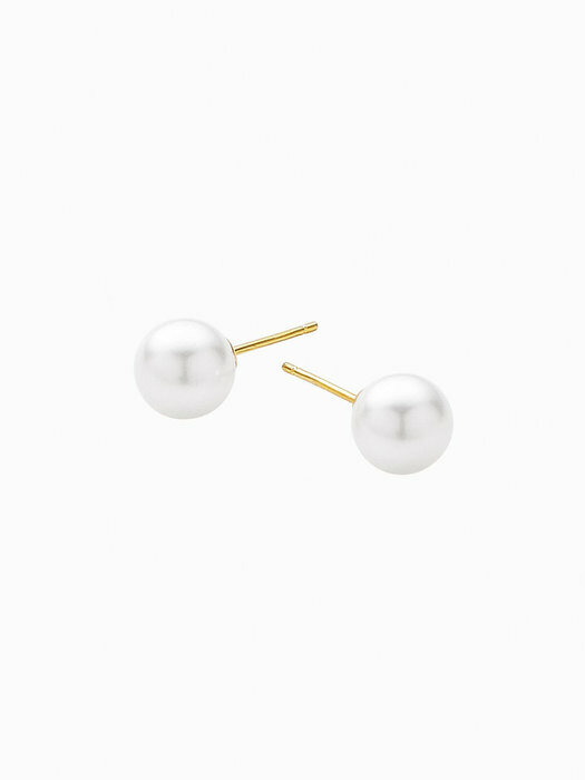 Basic Pearl Earrings