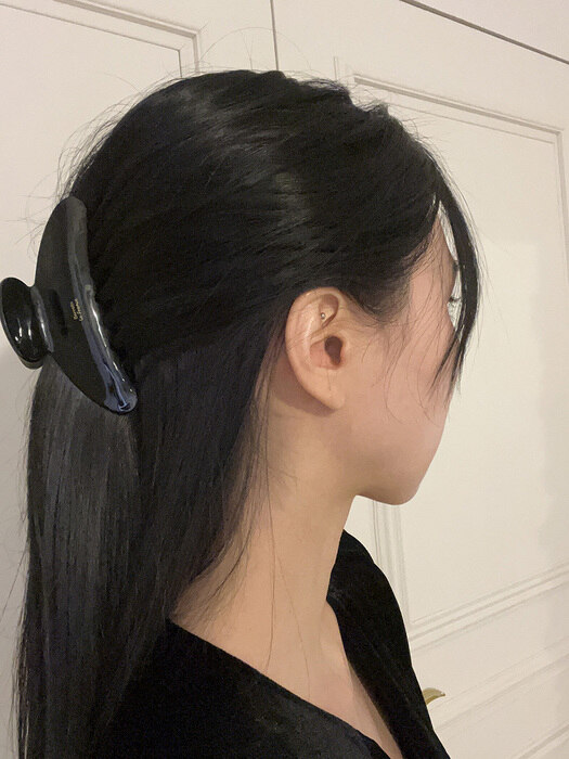 Black swan hair-clip