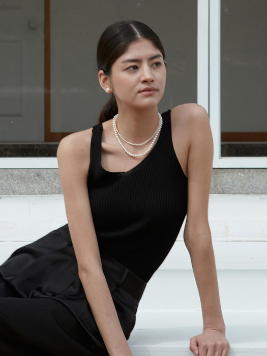 OU871 ribbed v neck sleeveless knit (black)