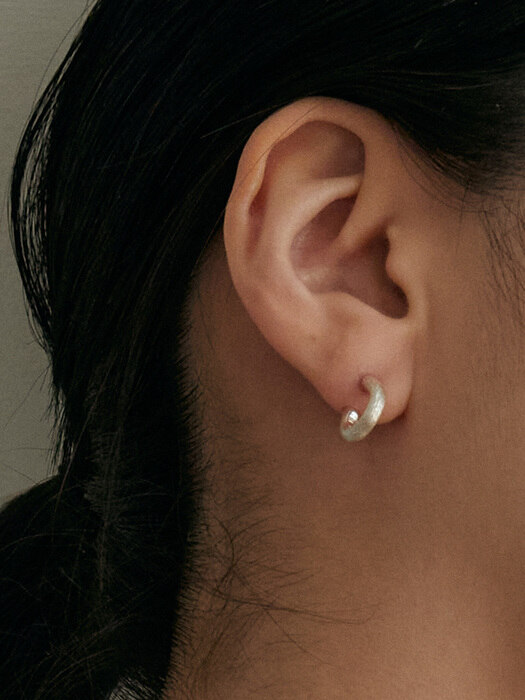 shiny texture earring (S)