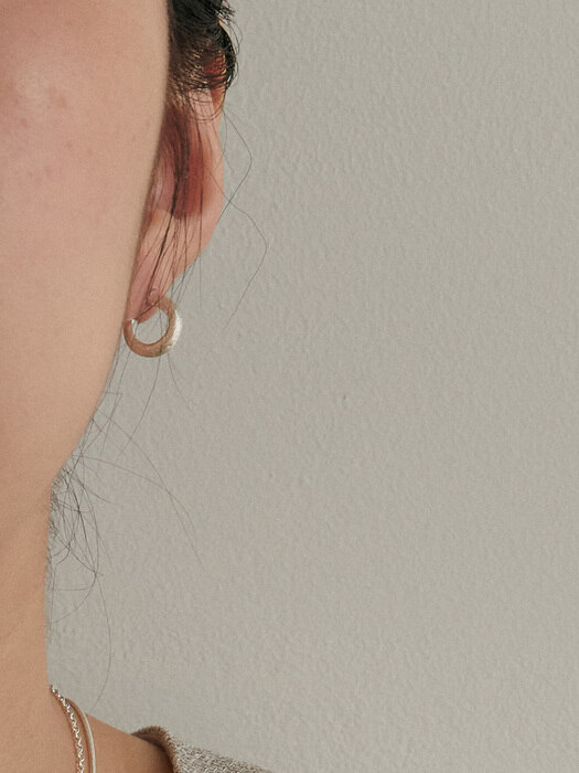 shiny texture earring (S)