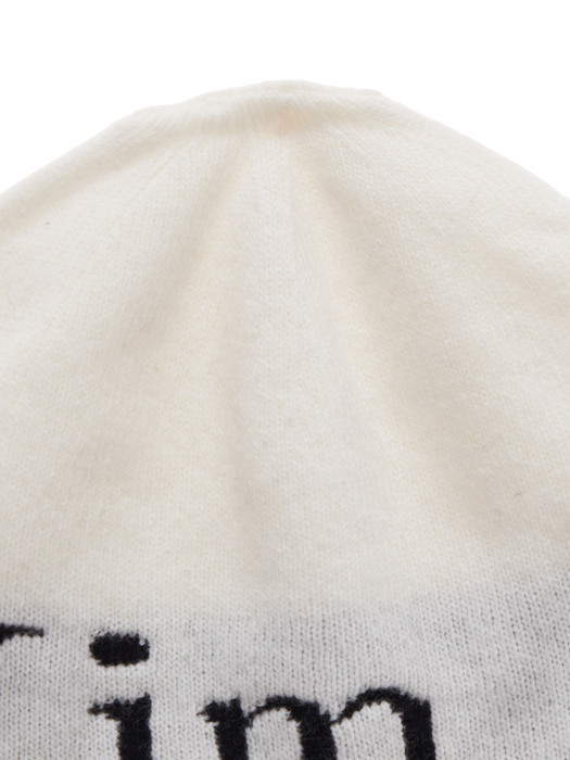 LOGO JACQUARD SHORT BEANIE IN WHITE