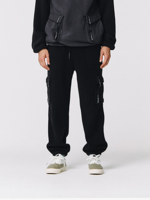 LOGO TAPE FLEECE CARGO JOGGER-BLACK