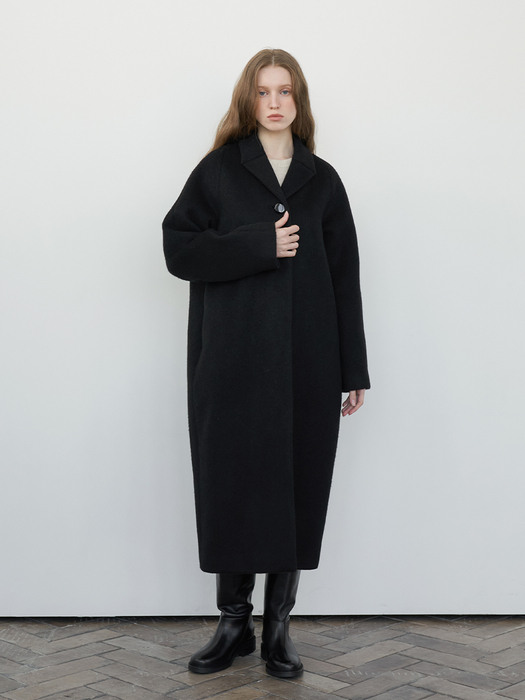 Volume Alpaca Coat-black