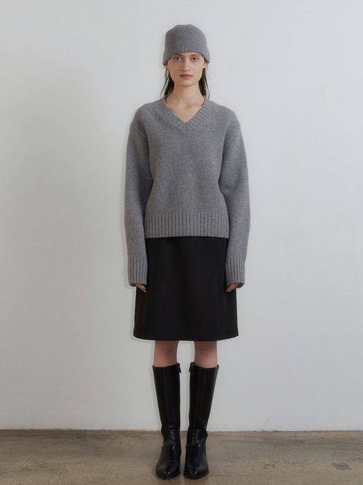 Todd Wool V-neck Sweater in Grey