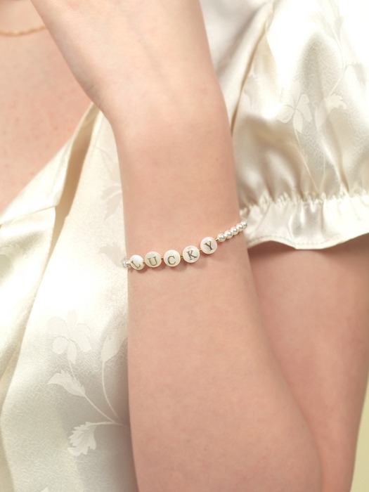 Swarovski pearl initial gold beads Bracelet 자개 이니셜 스와로브스키 진주 비즈 팔찌